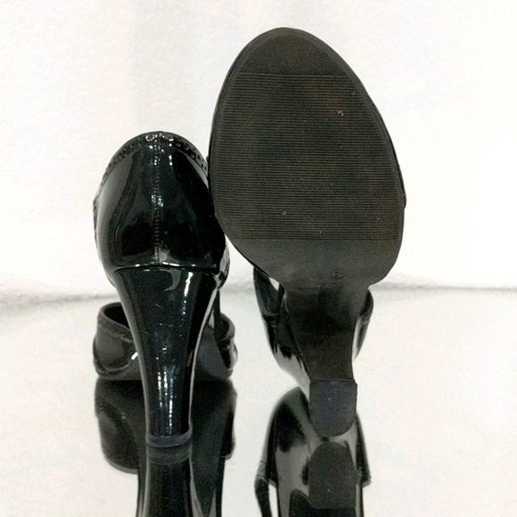 3/$50 Vintage Patent Black T-Strap Heels - Picture 3 of 5